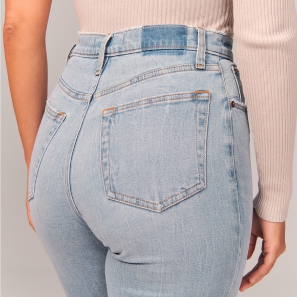 NWT❗️A&F Curve Love Ultra High Rise Ankle Straight Jeans - Picture 7 of 10